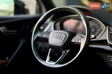 Позашляховик / Кросовер Audi Q5 2018 в 