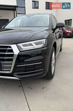 Внедорожник / Кроссовер Audi Q5 2017 в 
