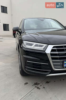Внедорожник / Кроссовер Audi Q5 2017 в 