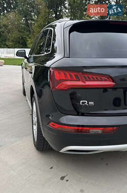 Внедорожник / Кроссовер Audi Q5 2017 в 