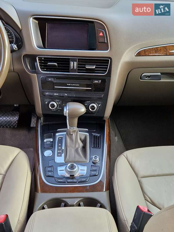 Внедорожник / Кроссовер Audi Q5 2015 в Каменском