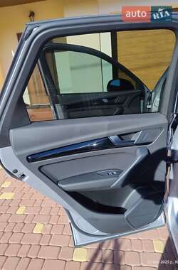 Внедорожник / Кроссовер Audi Q5 2022 в 