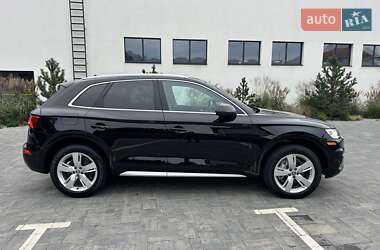 Позашляховик / Кросовер Audi Q5 2018 в 