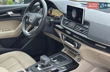 Позашляховик / Кросовер Audi Q5 2018 в 
