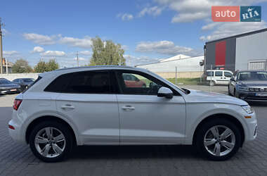 Внедорожник / Кроссовер Audi Q5 2018 в 