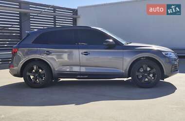 Внедорожник / Кроссовер Audi Q5 2018 в 