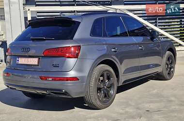 Внедорожник / Кроссовер Audi Q5 2018 в 