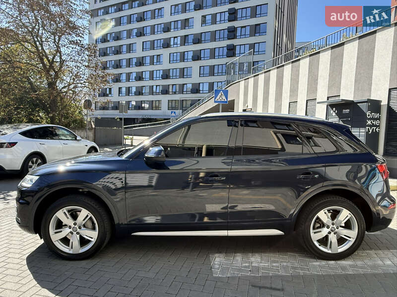 Позашляховик / Кросовер Audi Q5 2017 в Львові