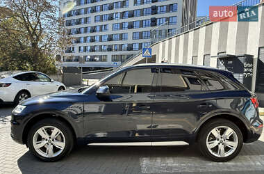 Внедорожник / Кроссовер Audi Q5 2017 в 