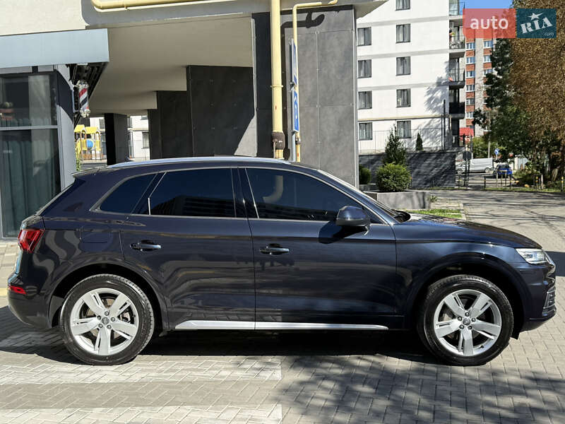 Позашляховик / Кросовер Audi Q5 2017 в Львові