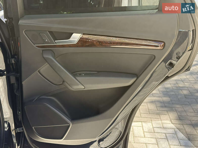 Позашляховик / Кросовер Audi Q5 2017 в Львові