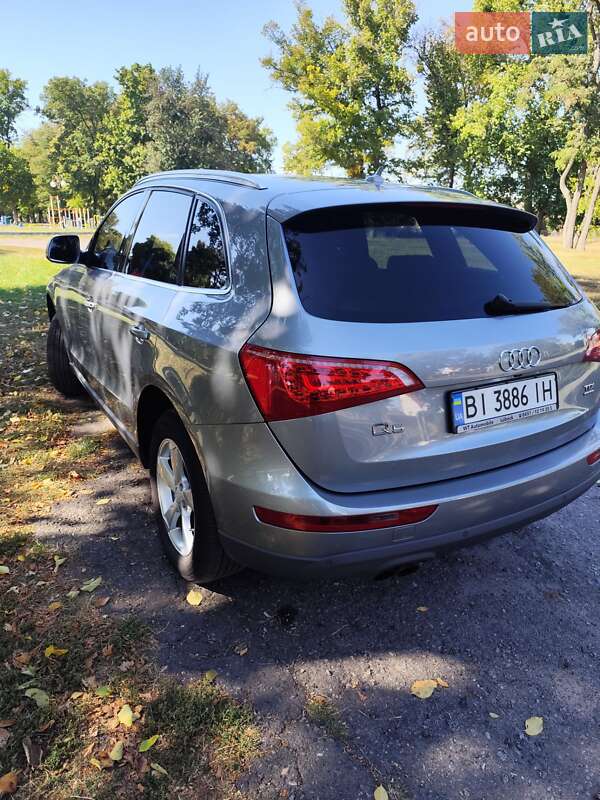 Внедорожник / Кроссовер Audi Q5 2011 в Гадяче