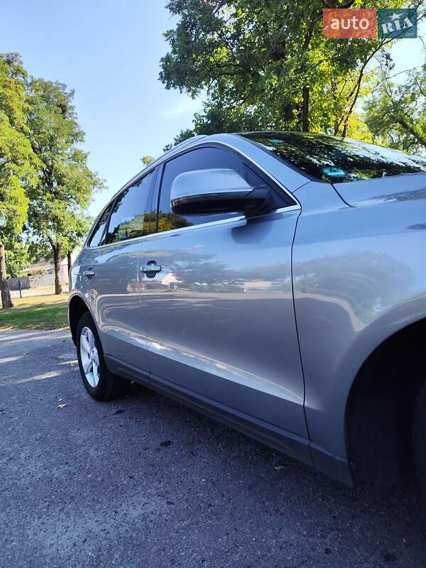Внедорожник / Кроссовер Audi Q5 2011 в Гадяче