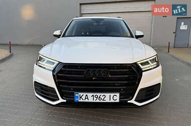 Внедорожник / Кроссовер Audi Q5 2018 в 