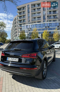 Внедорожник / Кроссовер Audi Q5 2017 в 