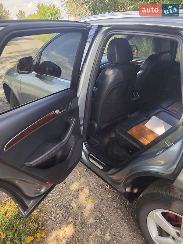 Внедорожник / Кроссовер Audi Q5 2011 в Гадяче