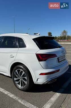 Позашляховик / Кросовер Audi Q5 2021 в 