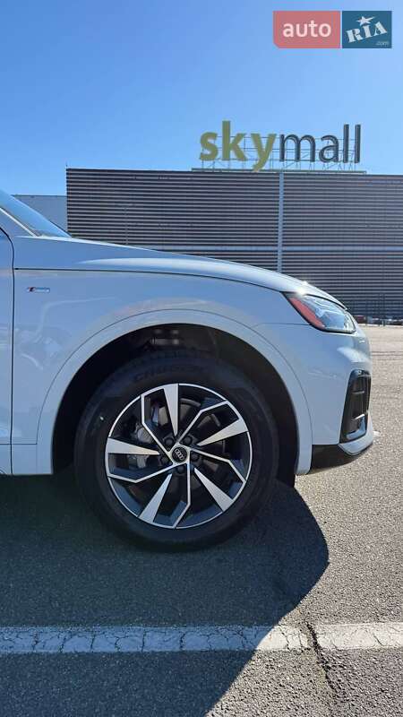 Внедорожник / Кроссовер Audi Q5 2021 в Киеве