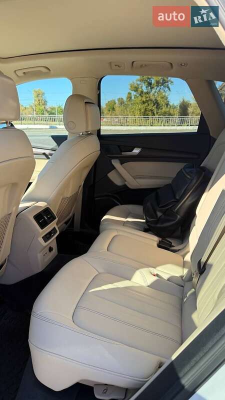 Внедорожник / Кроссовер Audi Q5 2021 в Киеве