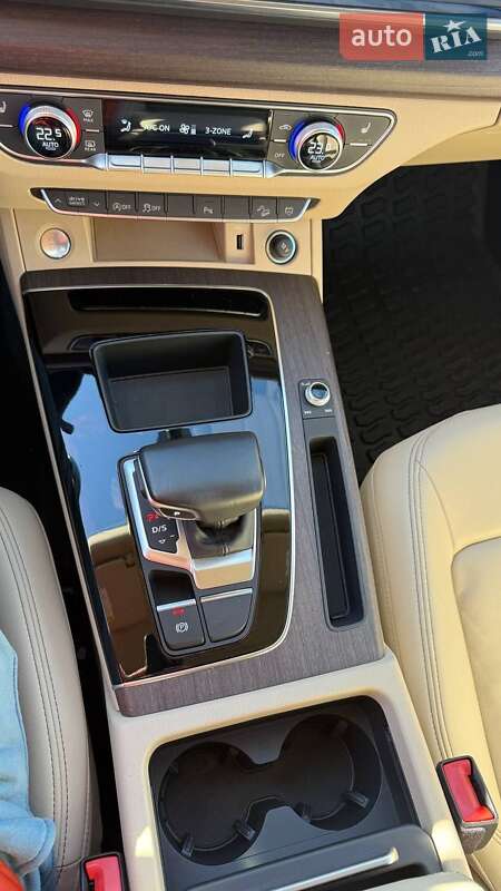 Внедорожник / Кроссовер Audi Q5 2021 в Киеве