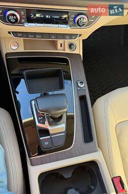 Позашляховик / Кросовер Audi Q5 2021 в 