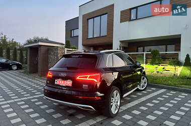 Внедорожник / Кроссовер Audi Q5 2018 в 