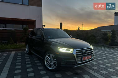 Внедорожник / Кроссовер Audi Q5 2018 в 