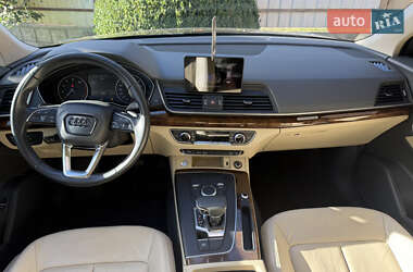 Внедорожник / Кроссовер Audi Q5 2018 в 