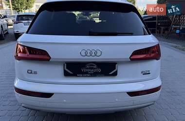 Внедорожник / Кроссовер Audi Q5 2018 в 