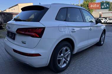 Внедорожник / Кроссовер Audi Q5 2018 в 