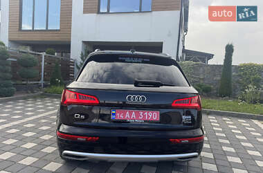 Внедорожник / Кроссовер Audi Q5 2018 в 