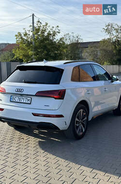 Внедорожник / Кроссовер Audi Q5 2021 в 