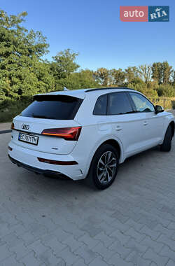 Внедорожник / Кроссовер Audi Q5 2021 в 