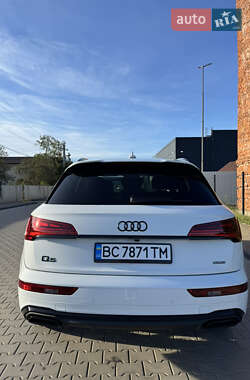 Внедорожник / Кроссовер Audi Q5 2021 в 
