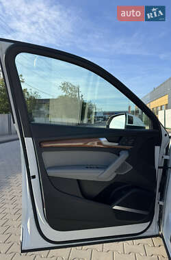 Внедорожник / Кроссовер Audi Q5 2021 в 