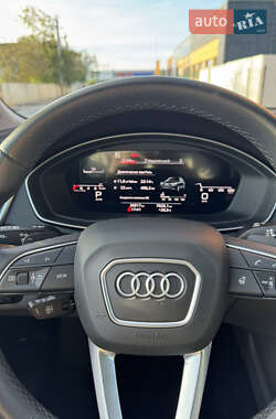 Внедорожник / Кроссовер Audi Q5 2021 в 