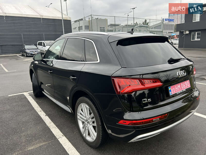 Позашляховик / Кросовер Audi Q5 2017 в Києві
