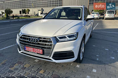 Внедорожник / Кроссовер Audi Q5 2018 в 