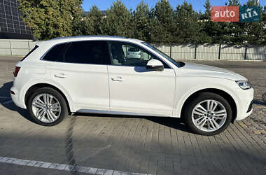 Внедорожник / Кроссовер Audi Q5 2018 в 