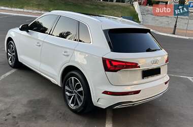 Позашляховик / Кросовер Audi Q5 2021 в 