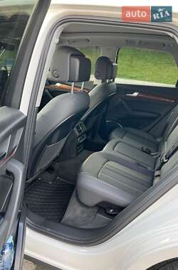 Позашляховик / Кросовер Audi Q5 2021 в 