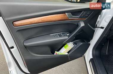 Позашляховик / Кросовер Audi Q5 2021 в 