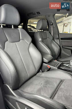 Внедорожник / Кроссовер Audi Q5 2021 в 