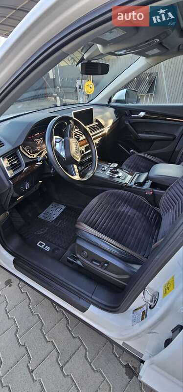 Внедорожник / Кроссовер Audi Q5 2017 в Черновцах