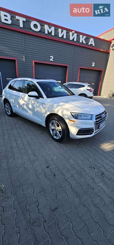 Внедорожник / Кроссовер Audi Q5 2017 в Черновцах