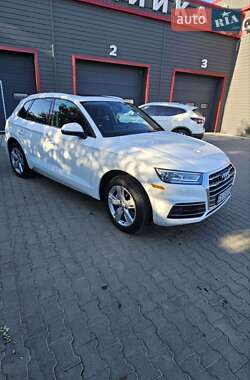 Внедорожник / Кроссовер Audi Q5 2017 в 