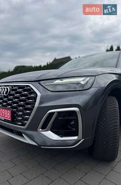 Внедорожник / Кроссовер Audi Q5 2022 в 