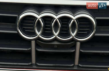 Позашляховик / Кросовер Audi Q5 2021 в 