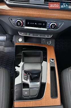 Позашляховик / Кросовер Audi Q5 2021 в 