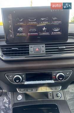 Позашляховик / Кросовер Audi Q5 2021 в 